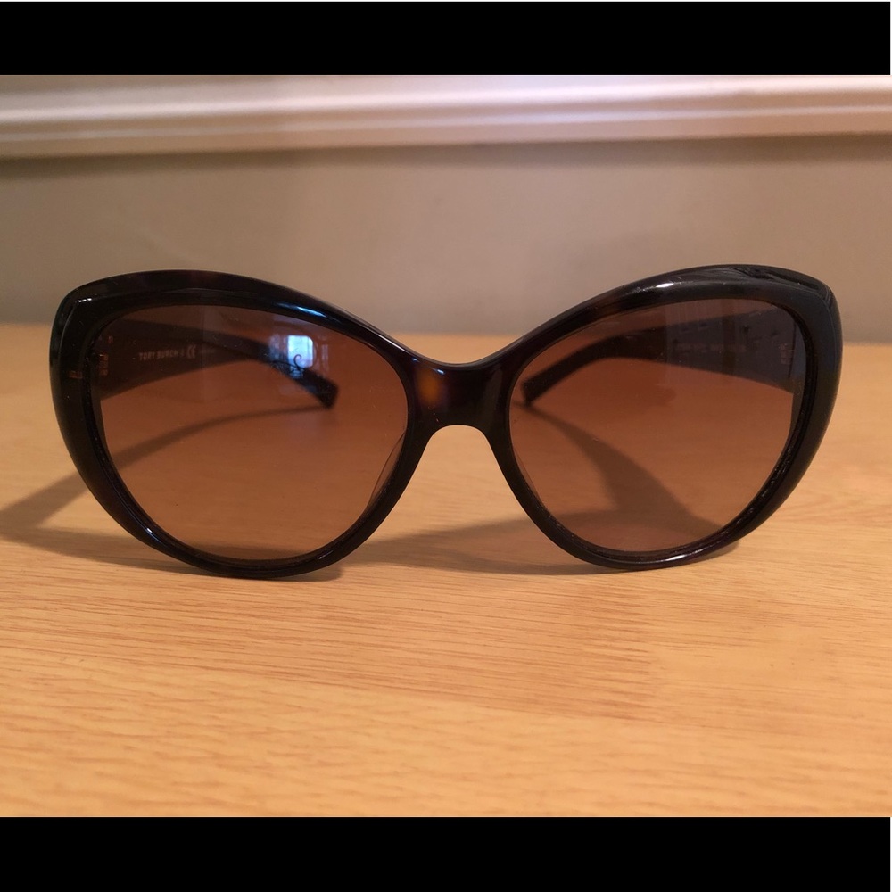 Tory Burch Round sunglasses